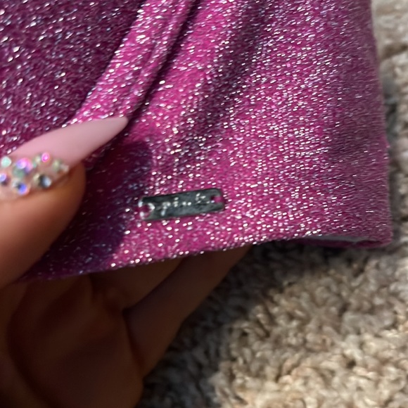 Bikini - Picture 2 of 2